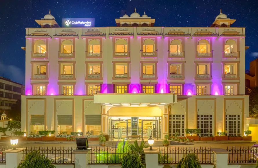 Hotel entrance of Club Mahindra Jaipur with exterior façade and guest arrival area