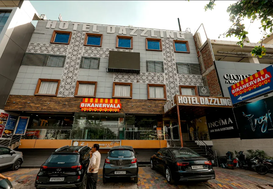 Dazzling-Hotel-and-Resorts-Agra-facade