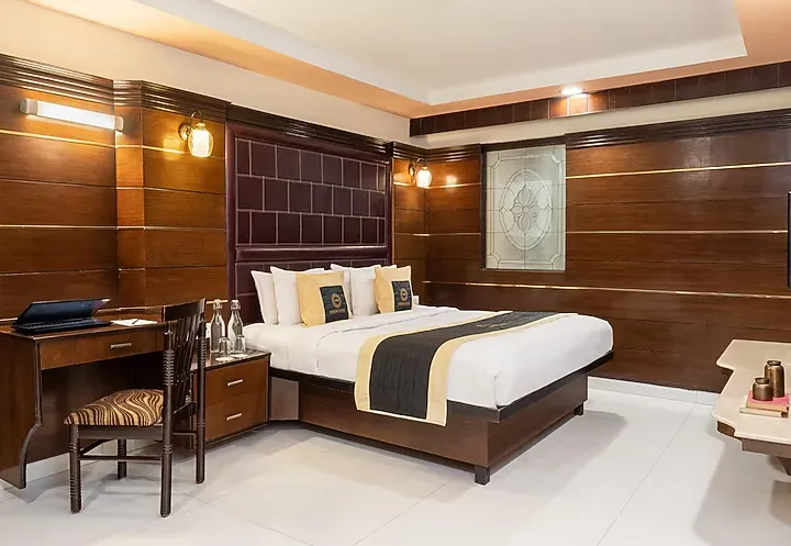 Foxoso-Taj-View-Agra-suite-room