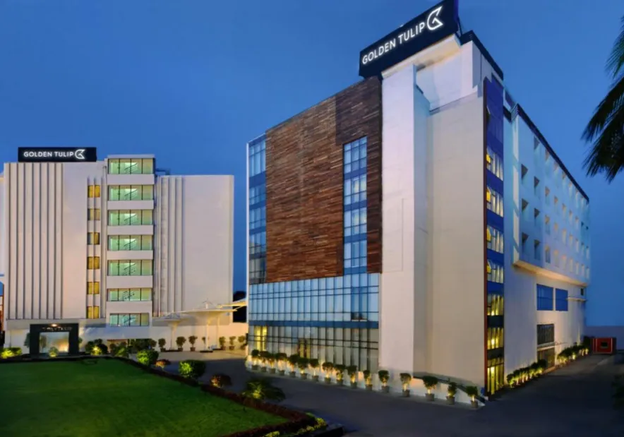 Golden-Tulip-Hotel-Lucknow-facade