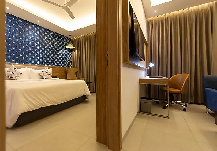 Hometel-Alambagh-Lucknow-exectuive-room