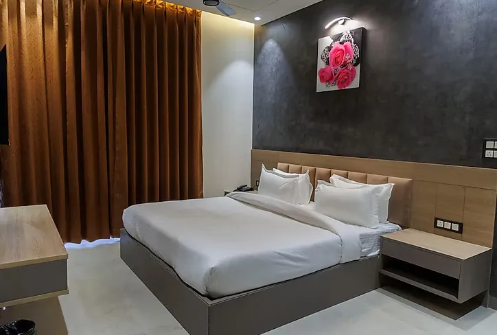 Hotel-Aryavilas-Mathura-premium-room-with-private-sitting-area