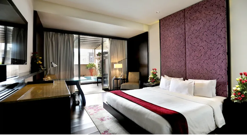 Hotel-Royal-Orchid-Jaipur-plunge-pool-king-room-with-bath-tub-and-heated-plunge-pool