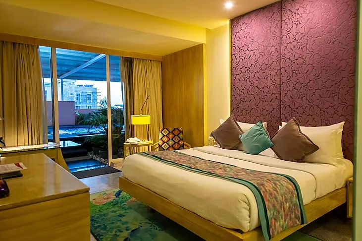 Hotel-Royal-Orchid-Jaipur-premium-plunge-pool-king-room-with-bath-tub-and-heated-plunge-pool