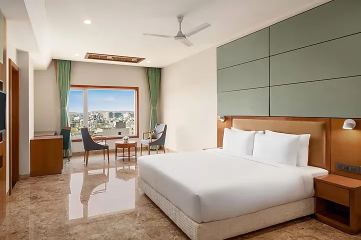 1 King Bed, Premium Room, Non-Smoking