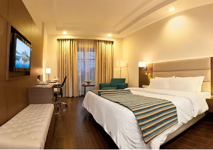 Howard-Plaza-the-Fern-Agra-clubroom