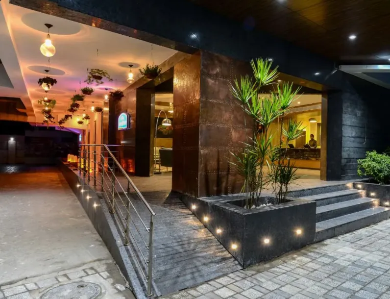 Entrance view of Howard Johnson by Wyndham hotel near Kolkata Airport