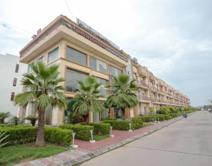 1 / 1 – Nandan-Retreat-Vrindavan-facade