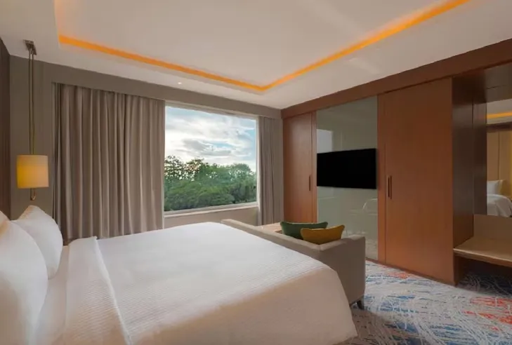 Park-Inn-by-Radisson-Ayodhya-suite1-room.