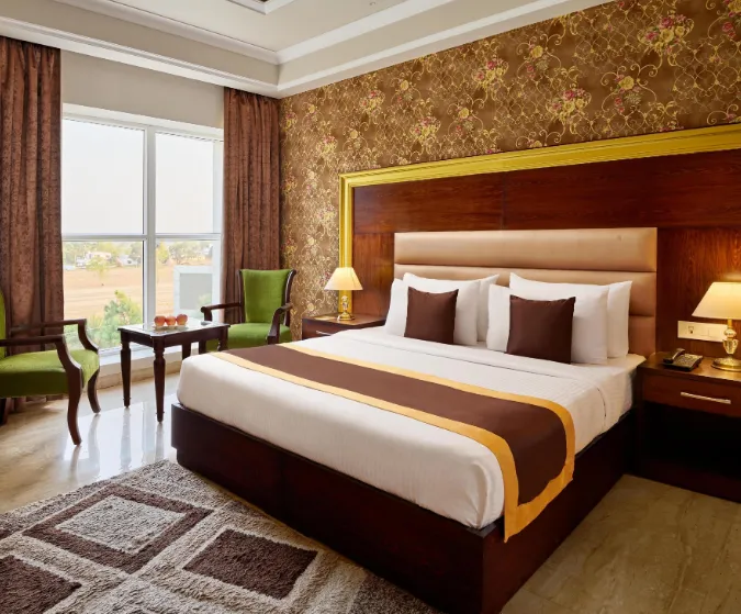 Royal-Kingdom-Sarovar-Portico-Pilibhit-kingbedroom