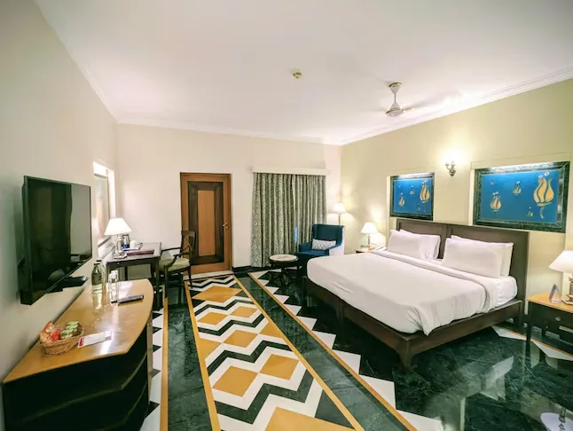 Super Deluxe Accessible Room, Private Sitting Area, Garden and City Views