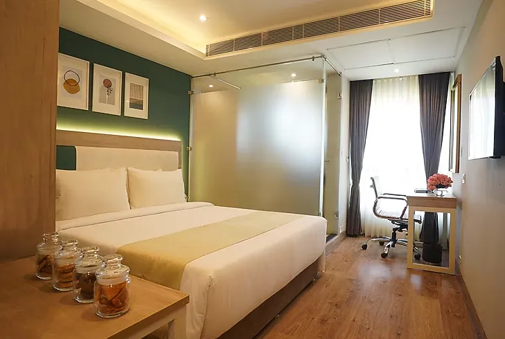 Modern guest room at Sarovar Portico, Kolkata with comfortable bedding