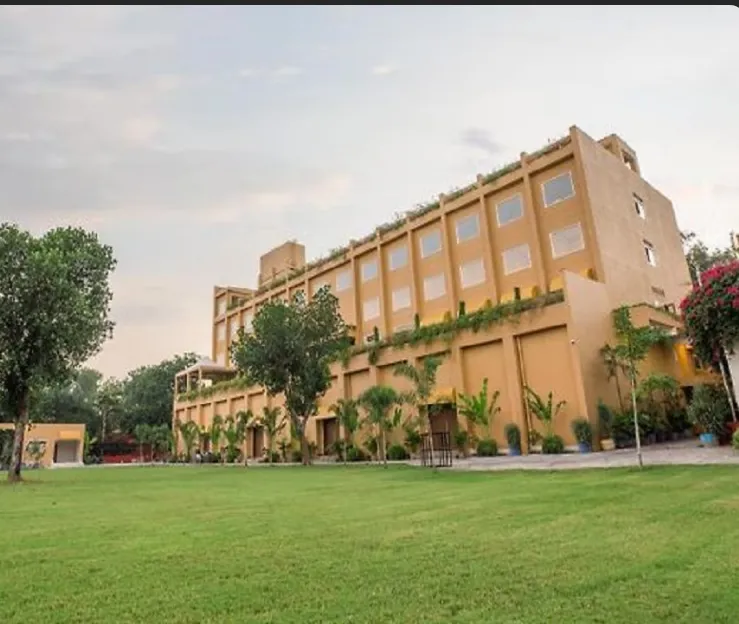 The-Lalita-Grand-Mathura-Vrindavan-facade