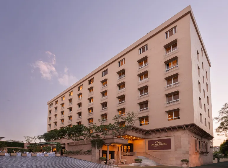 V-Sarovar-Portico-MI-Road-Jaipur-facade