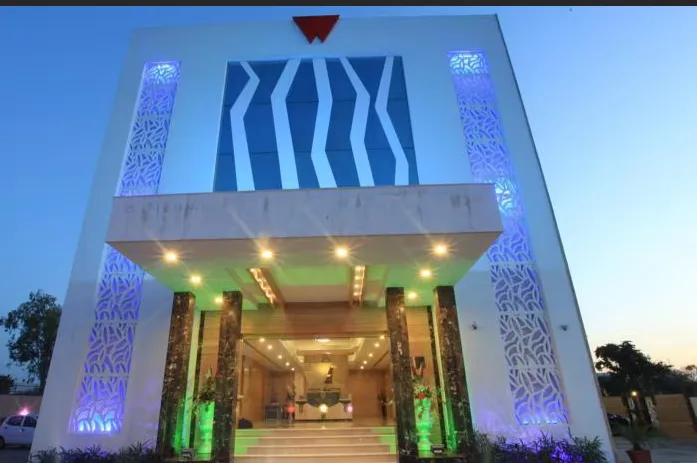 Hotel entrance of Wingston A TreeHouse Hotel Govardhan Mathura showing exterior design and driveway