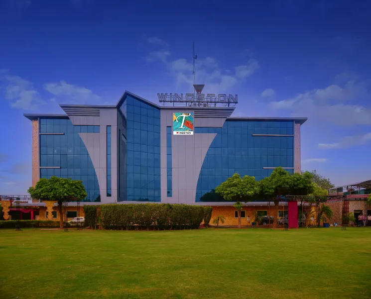 Wingston-A-Treehouse-Hotel-Mathura-facade.