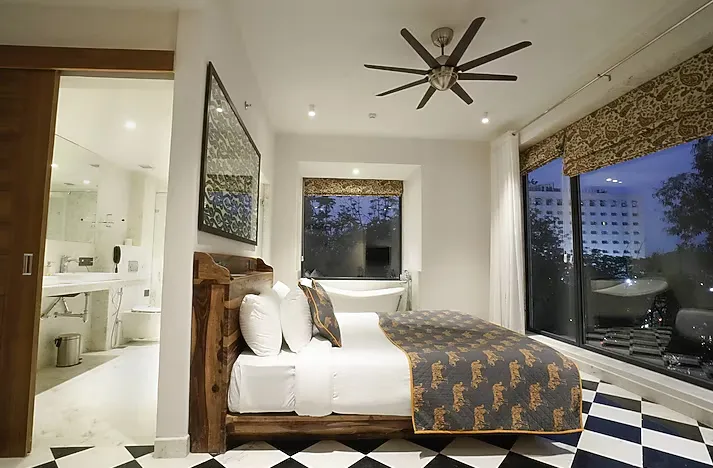 brij-nest-jaipur-royal-nest-suite-bathtub