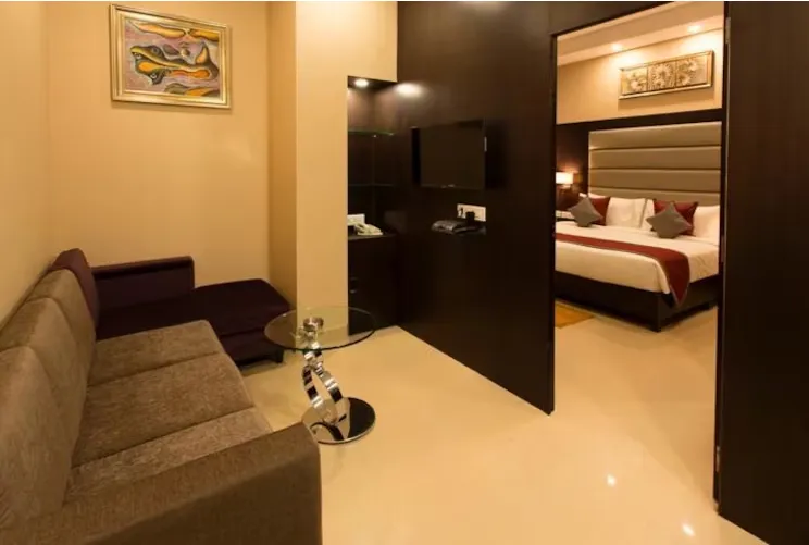 golden_tulip_suite_with_living_area