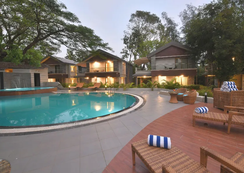 Arova-Wood-Zinc-lonavala-swimmingpool