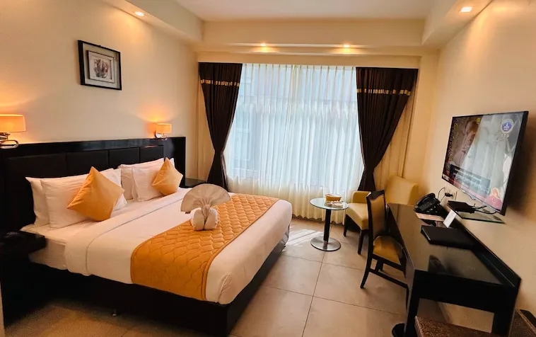 Best-Western-Tirupati-deluxe-room-kingbed