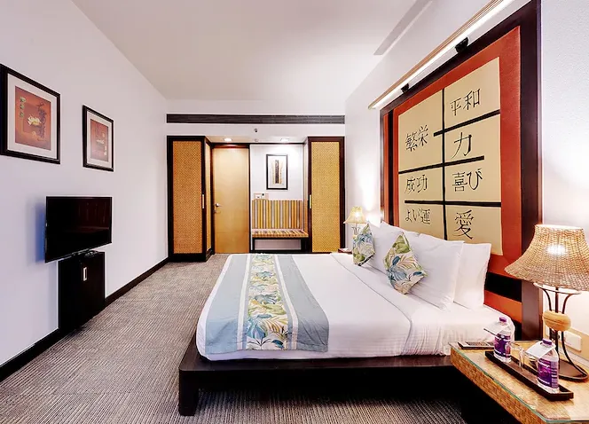 E-Square-The-Fern-Pune-hazel-suite-kingbed