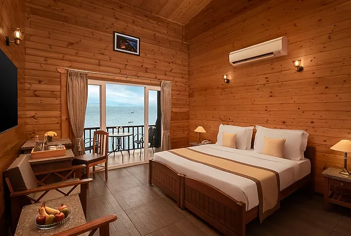 Highland-Sarovar-Portico-Sindhudurg-deluxe-room-kingbed-seaview