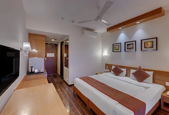 Deluxe room at Hotel Grand Fortune Beacon Kohlapur featuring modern decor and workspace