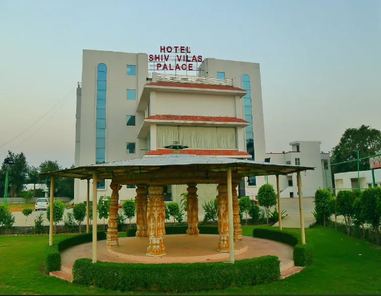 Hotel-Shiv-Vilas-Palace-facade