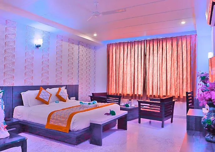 Hotel-Shiv-Vilas-Palace-luxury-room