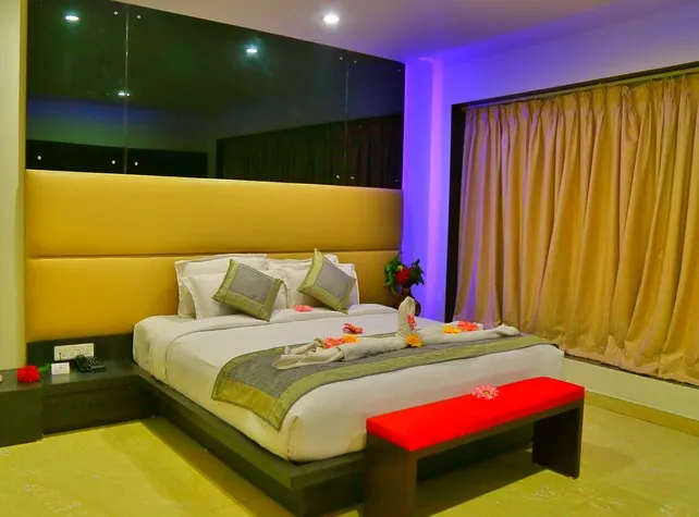 Hotel-Shiv-Vilas-Palace-suite-room