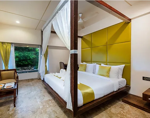 Hotel-VITS-Sharanam-Thane-super-deluxe-room