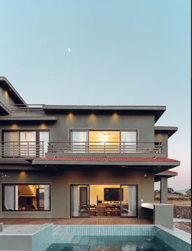 Entrance of Kavish Kutumb Villa Kumbhalgarh with hotel signage and pathway