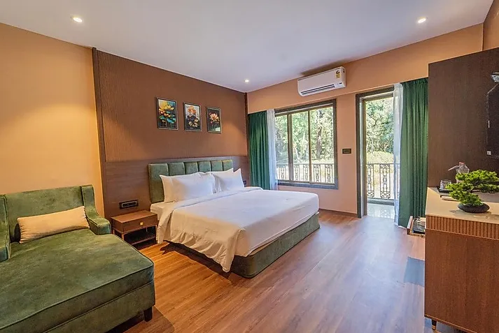 Orient-Beacon-Resort-Panchgani-deluxe-room