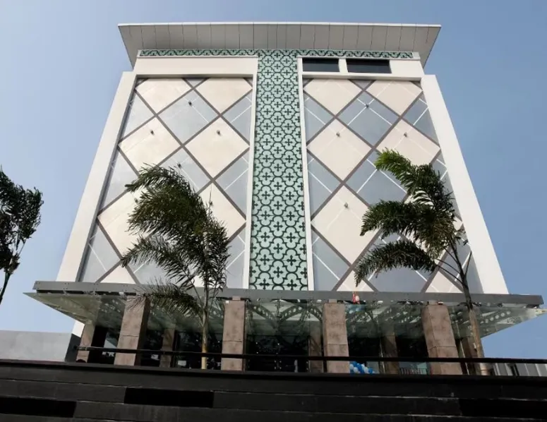 Paradigm-Sarovar-Portico-Kakinada-facade