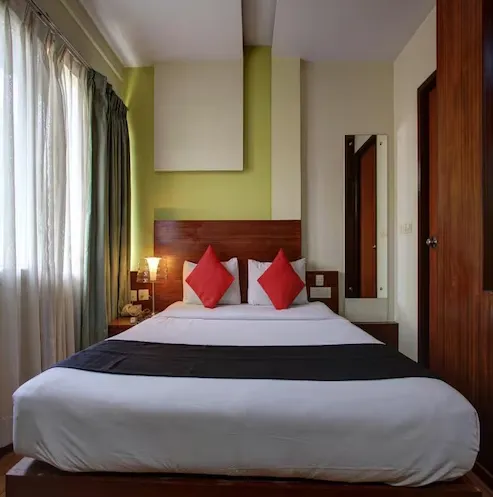 Prime-Grand-Hotel-Andheri-deluxe-room