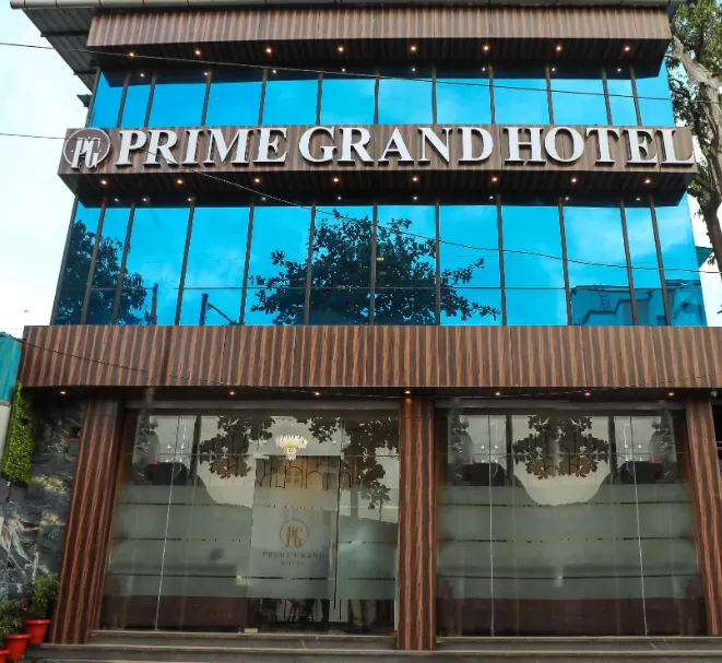 Prime-Grand-Hotel-Andheri-facade