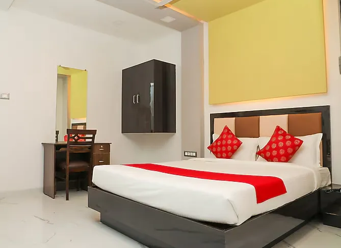 Prime-Grand-Hotel-Andheri-suite-room