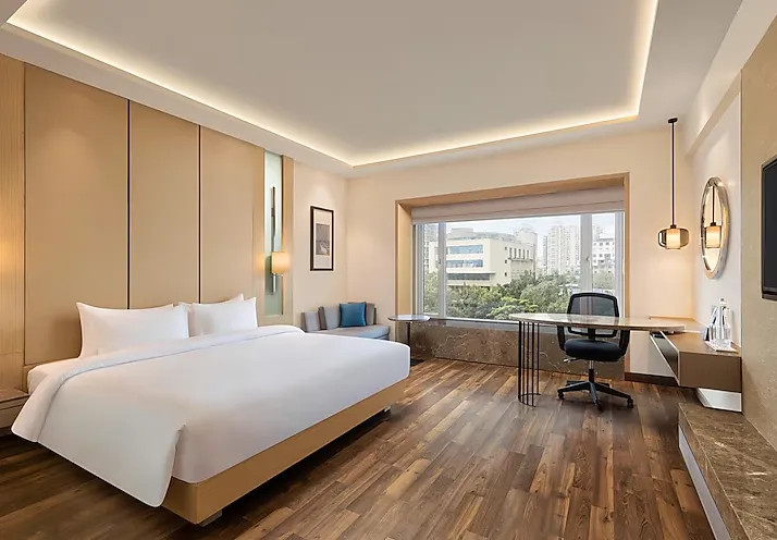 Radisson-Hotel-Mumbai-Goregaon-business-class-room