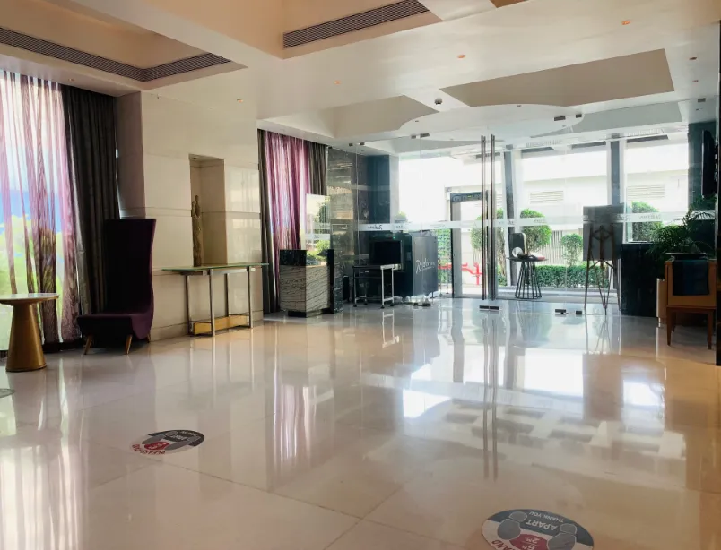 Radisson-Hotel-Mumbai-Goregaon-entrance