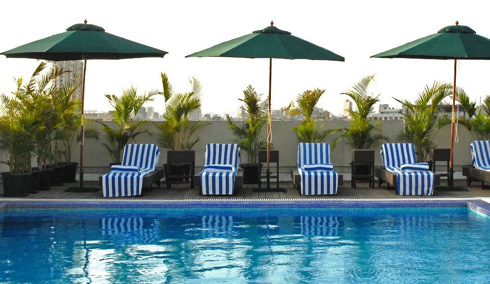 Radisson-Hotel-Mumbai-Goregaon-swimmingpool