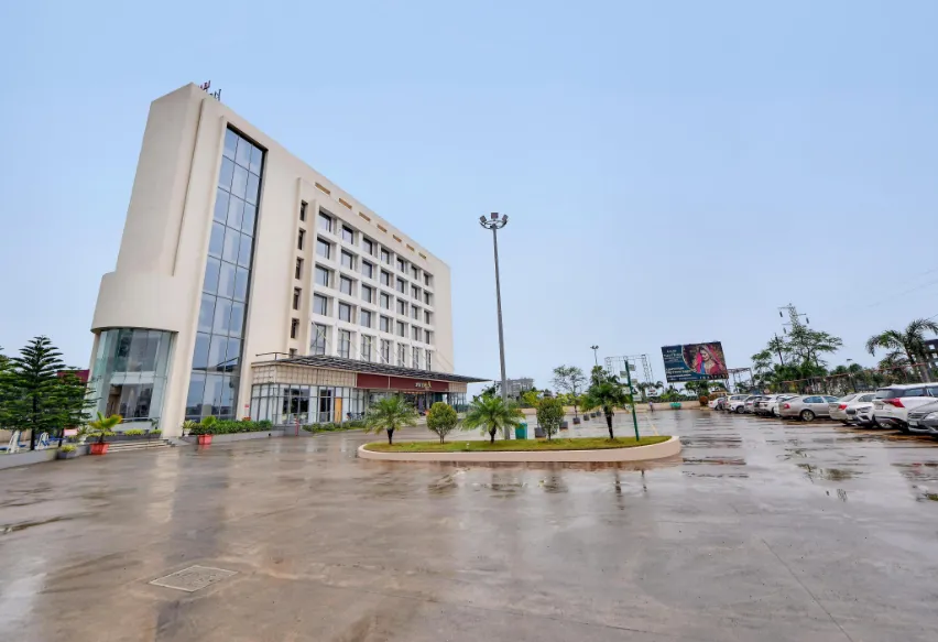 Rakabi-The-Fern-Ecotel-Hotel-entrance
