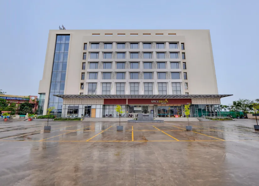 Rakabi-The-Fern-Ecotel-Hotel-facade