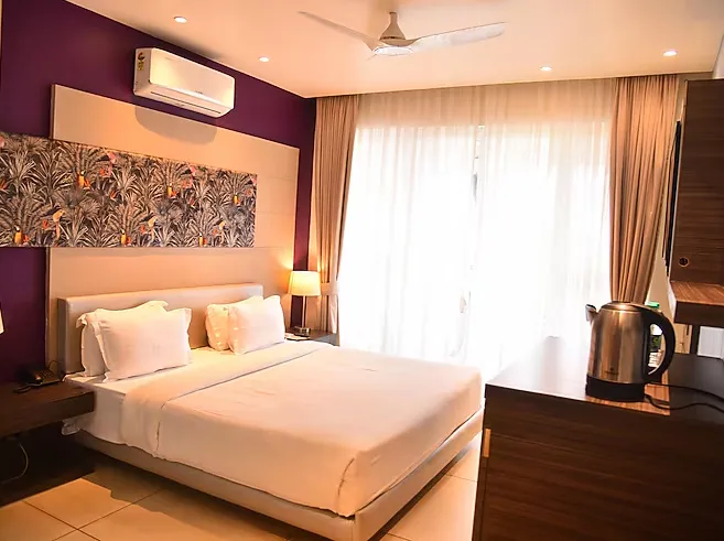 Regenat-Place-Greenleaf-Mahabaleshwar-deluxe-room