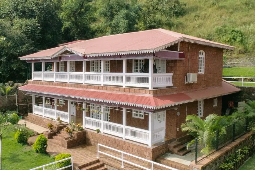 Regenat-Place-Greenleaf-Mahabaleshwar-facade