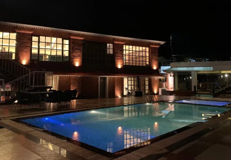 Regenat-Place-Greenleaf-Mahabaleshwar-swimmingpool