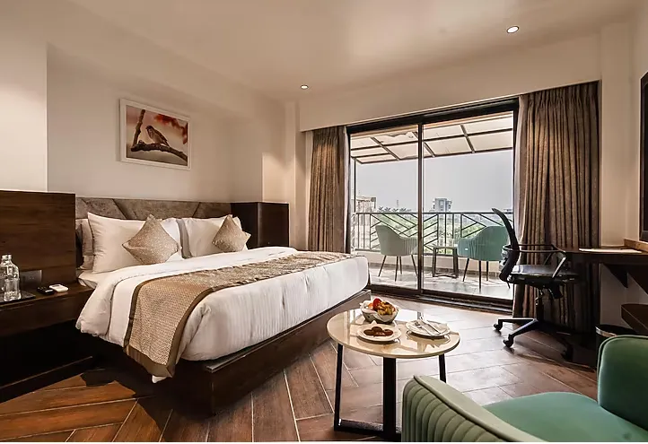 Regenta-Place-Igatpuri-clubroomwithbalcony