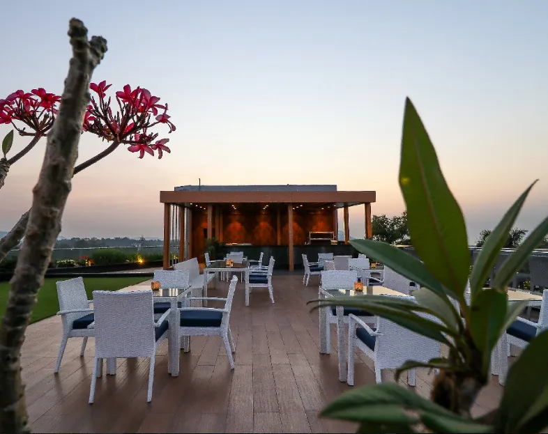 Regenta-SGS-Greenotel-Lonavala-restaurant