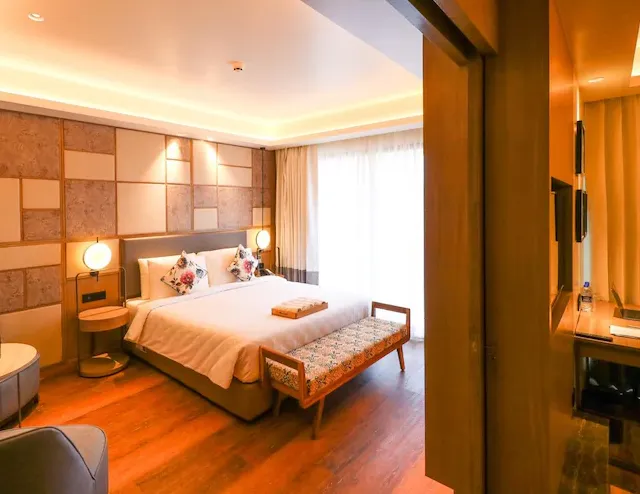 Regenta-SGS-Greenotel-Lonavala-suite