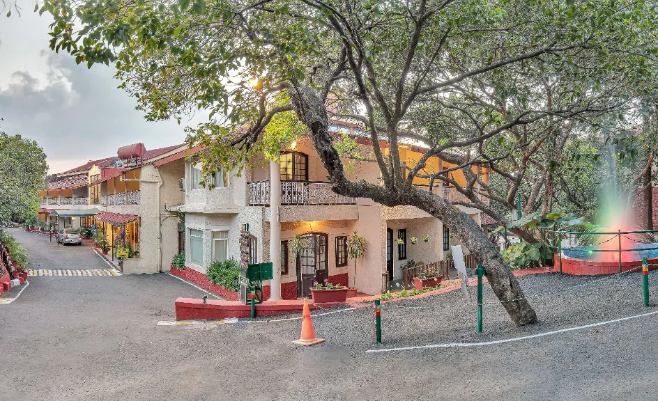Resort-Sherwood-Mahabaleshwar-entrance