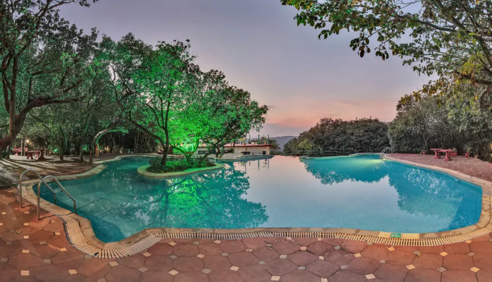 Resort-Sherwood-Mahabaleshwar-swimmingpool